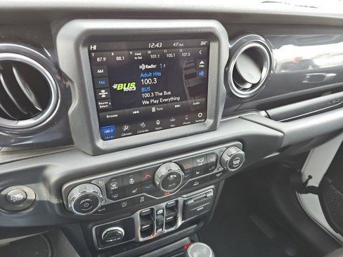 Used 2023 Jeep Wrangler Unlimited Sahara image 24