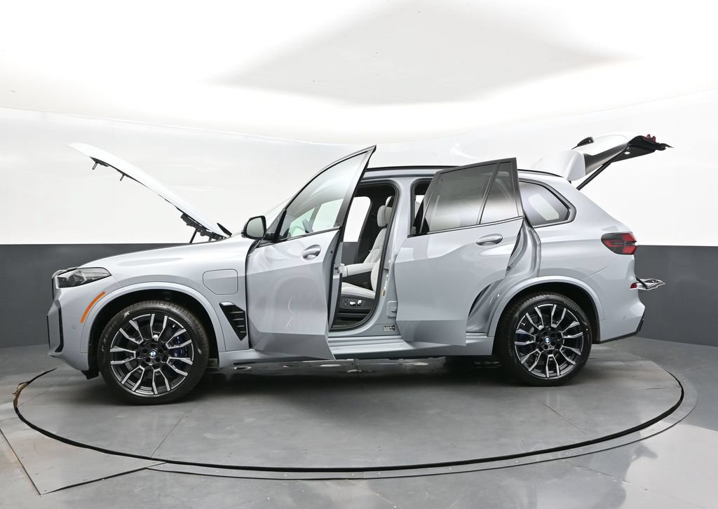 Used 2026 BMW X5 xDrive50e w/ M Sport Package AWD/4WD image 46