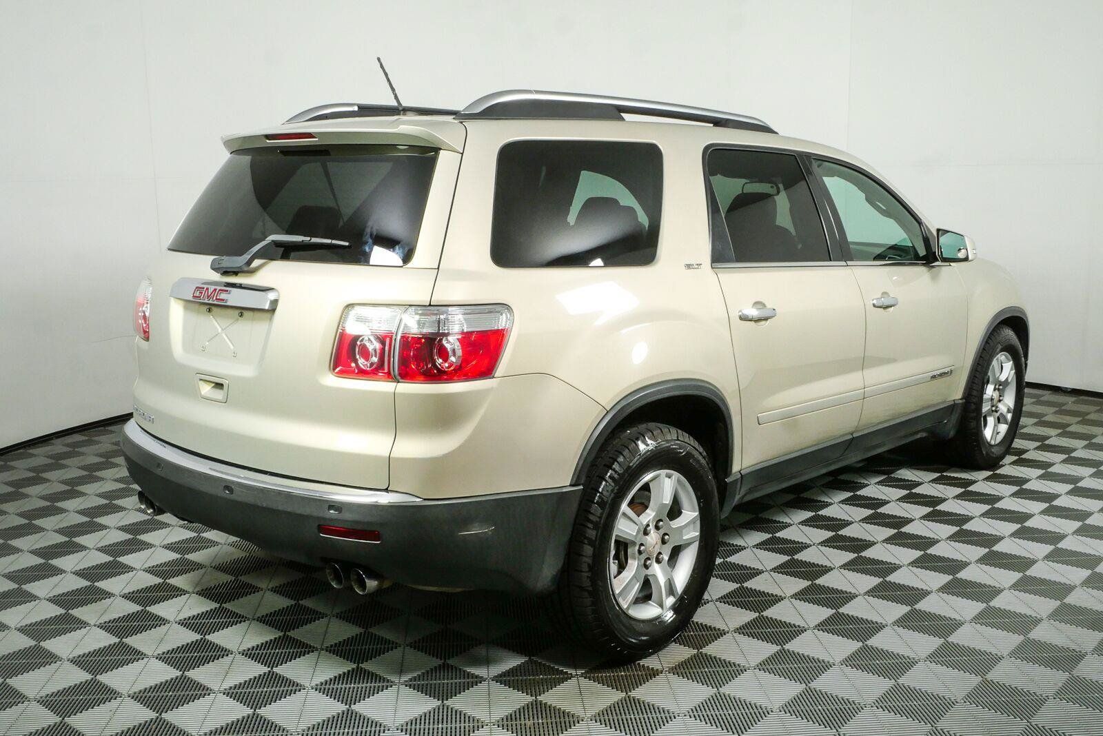 Used 2008 GMC Acadia SLT w/ Convenience Package FWD image 3