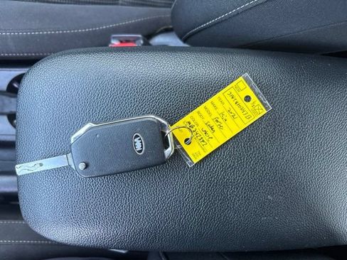 Used 2021 Kia Forte LXS FWD image 9