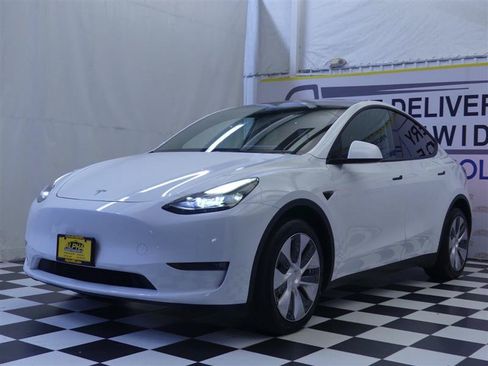 Used 2023 Tesla Model Y Long Range AWD/4WD image 3