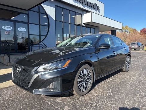 Used 2023 Nissan Altima 2.5 SV image 2