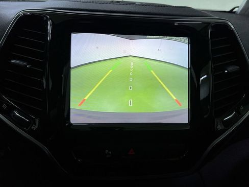 Used 2020 Jeep Cherokee Limited AWD/4WD image 23