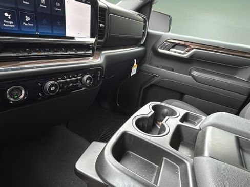 Used 2024 Chevrolet Silverado 1500 LT AWD/4WD image 14