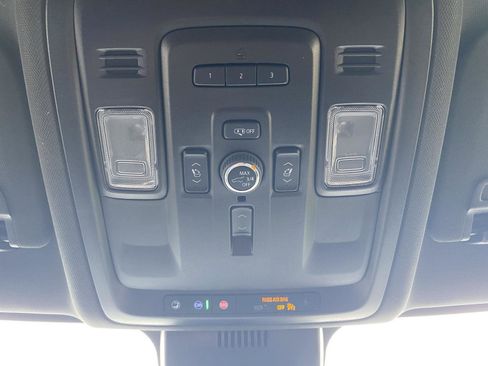 Used 2023 Chevrolet Tahoe Premier AWD/4WD image 25