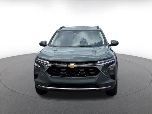 Used 2025 Chevrolet Trax LT w/ LT Convenience Package FWD image 4