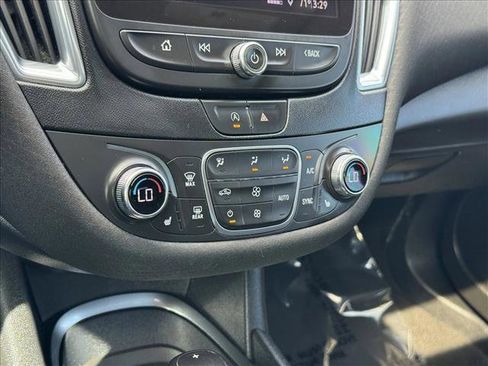 Used 2020 Chevrolet Malibu LT FWD image 16