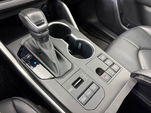 Used 2023 Toyota Highlander XLE image 19