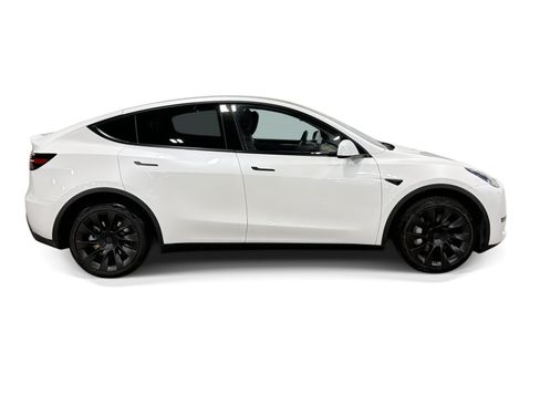 Certified 2023 Tesla Model Y AWD image 7