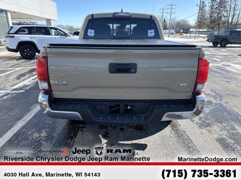 Used 2018 Toyota Tacoma SR5 w/ Four Season Floor Mat Package image 8