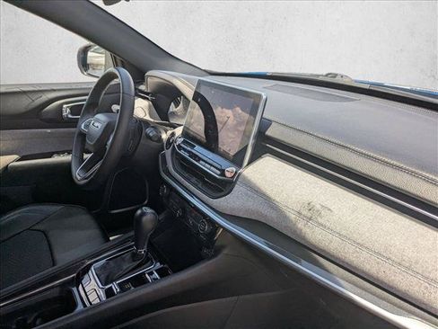 Used 2024 Jeep Compass Latitude AWD/4WD image 19