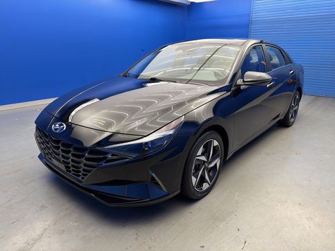 Used 2022 Hyundai Elantra SEL w/ Convenience + Premium Package image 4