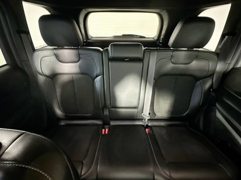 Used 2023 Jeep Grand Cherokee Altitude AWD/4WD image 13