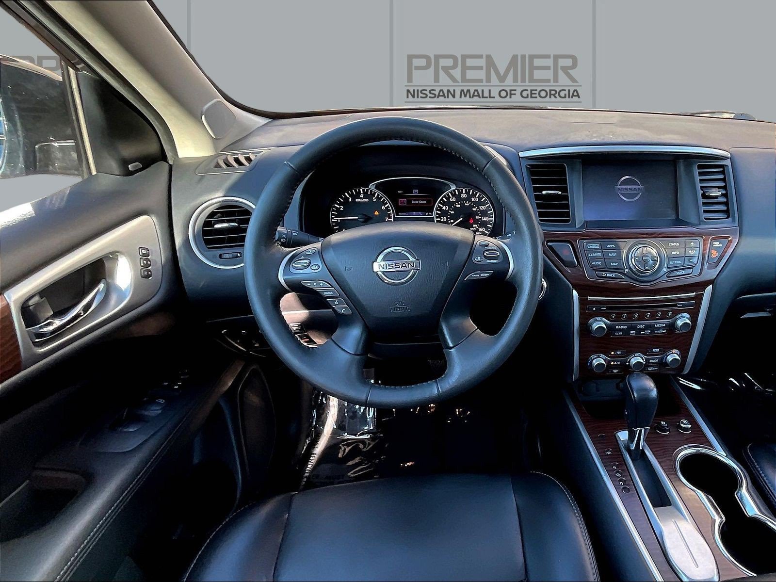 Used 2017 Nissan Pathfinder Platinum w/ Family Entertainment Package FWD image 9