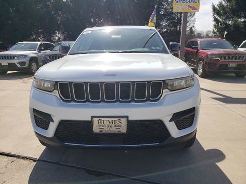 New 2025 Jeep Grand Cherokee Laredo w/ Luxury Tech Group I image 9