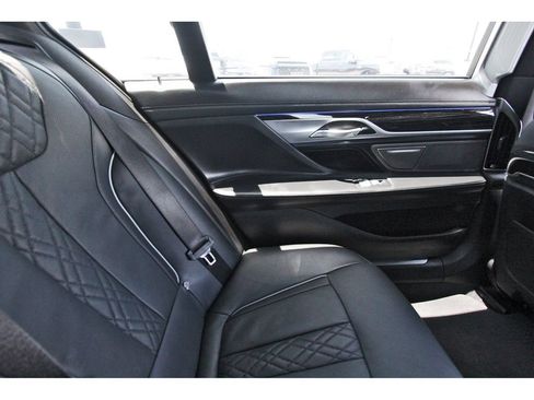 Used 2022 BMW 750i xDrive w/ Executive Package AWD/4WD image 11