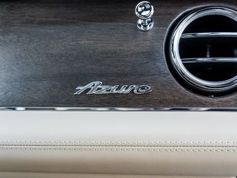 Used 2025 Bentley Bentayga V8 image 46