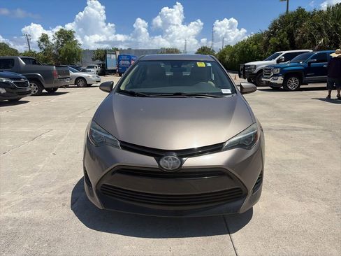Used 2018 Toyota Corolla LE FWD image 8