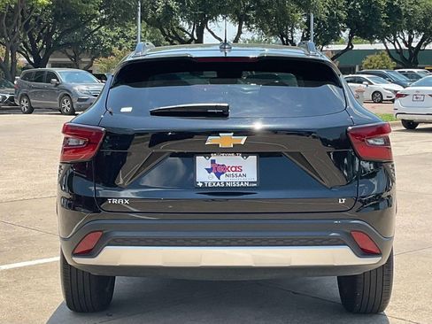 Used 2025 Chevrolet Trax LT FWD image 5
