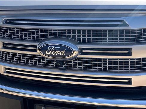 Used 2017 Ford F150 Platinum w/ Equipment Group 701A Luxury AWD/4WD image 28