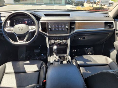 Certified 2023 Volkswagen Atlas SE w/ Black Wheel Package AWD/4WD image 17