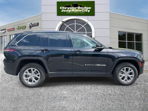 Used 2023 Jeep Grand Cherokee Limited AWD/4WD image 5