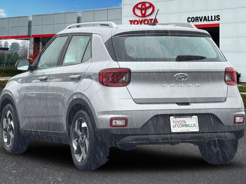 Used 2025 Hyundai Venue SEL image 6
