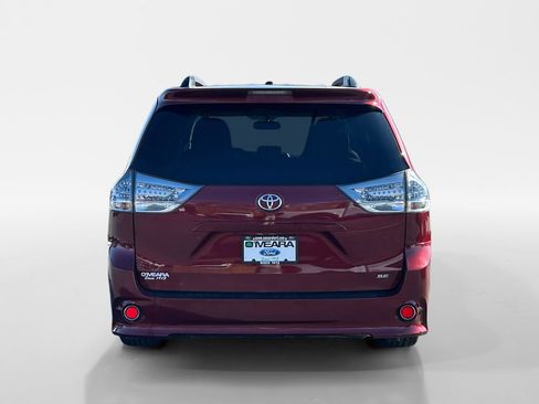Used 2015 Toyota Sienna SE image 4