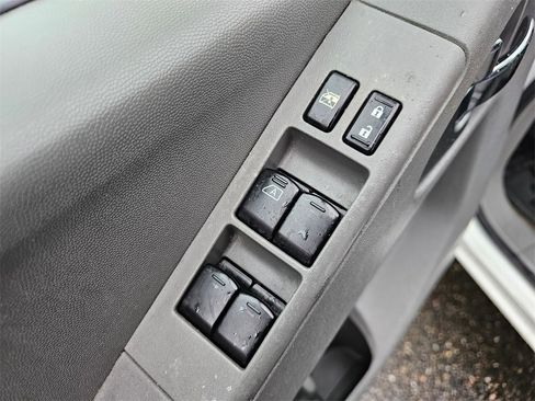 Used 2016 Nissan Frontier SV image 18