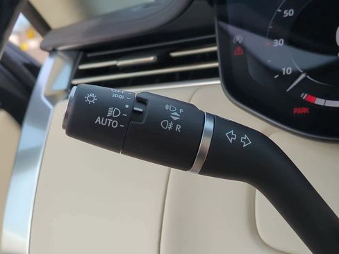 Certified 2024 Land Rover Range Rover SE image 27