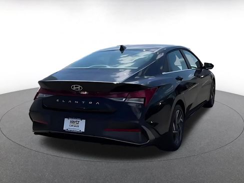 Used 2025 Hyundai Elantra SEL image 13