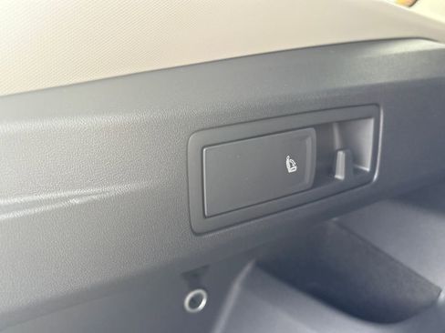 New 2026 Volkswagen Tiguan SE image 16