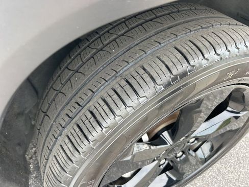 Used 2024 Jeep Grand Cherokee Limited w/ Black Appearance Package image 34