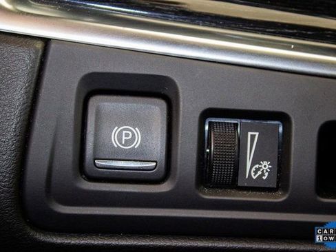 Used 2025 Cadillac XT5 Premium Luxury image 33