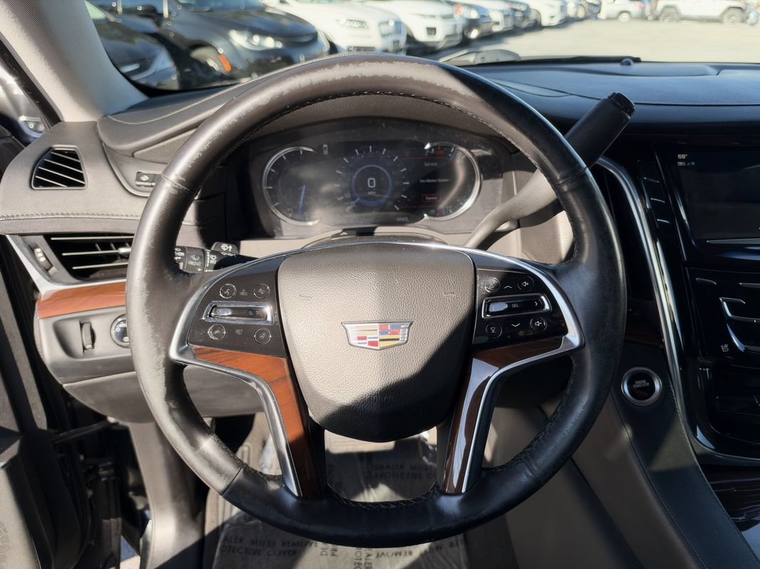 Used 2019 Cadillac Escalade Luxury AWD/4WD image 19