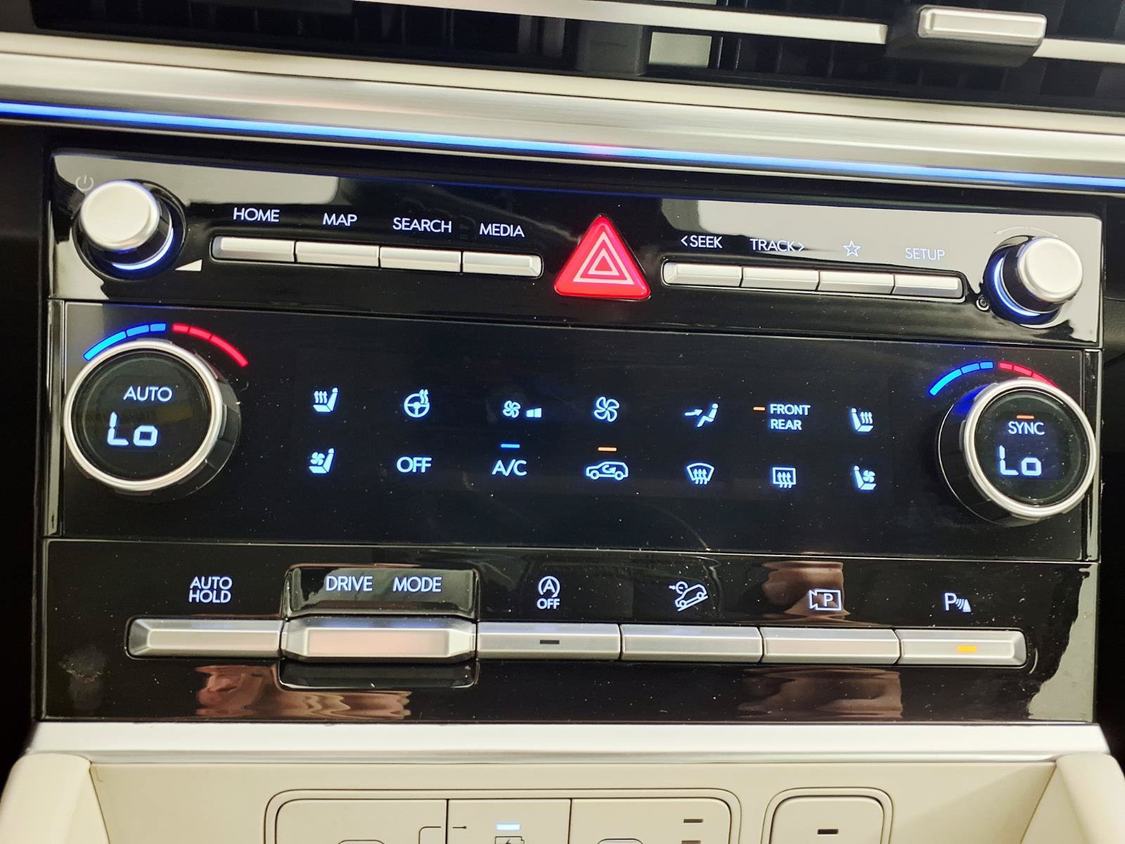 Certified 2024 Hyundai Santa Fe Limited FWD image 20