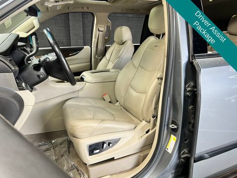 Used 2019 Cadillac Escalade Premium Luxury w/ Escalade Sport Edition AWD/4WD image 7