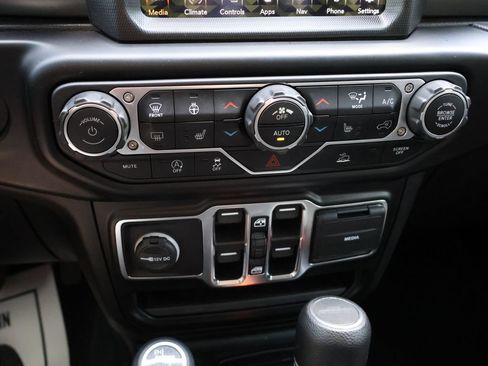 Used 2022 Jeep Gladiator Sport AWD/4WD image 25