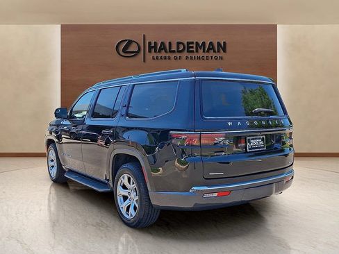 Used 2022 Jeep Wagoneer Series I w/ Premium Group I AWD/4WD image 4