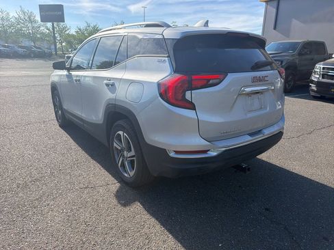 Used 2021 GMC Terrain SLT image 3