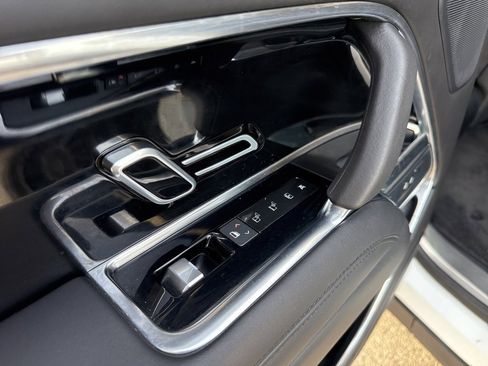 Used 2022 Land Rover Range Rover SE image 13