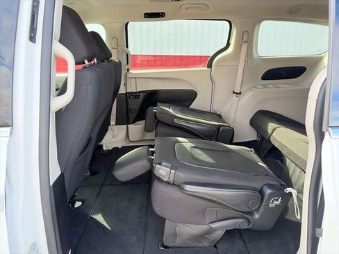 Used 2023 Chrysler Voyager LX FWD image 39