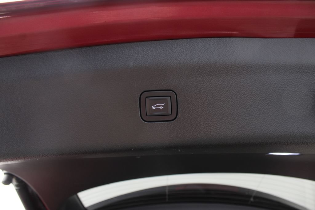 Used 2019 Buick Enclave Essence FWD image 19