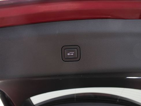 Used 2019 Buick Enclave Essence FWD image 19
