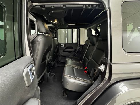 Used 2021 Jeep Wrangler Unlimited Sahara image 12