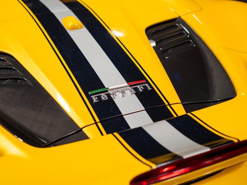 Used 2021 Ferrari F8 Tributo RWD image 13