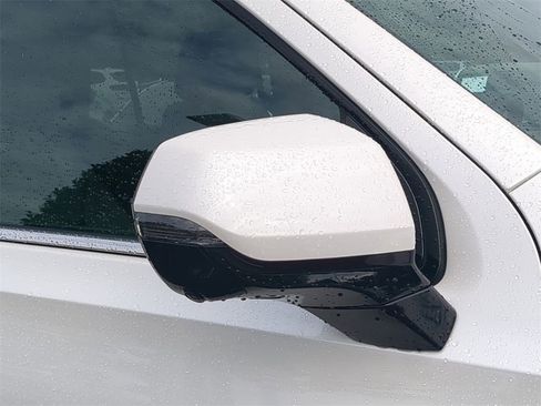 Used 2025 Chevrolet Tahoe High Country image 13