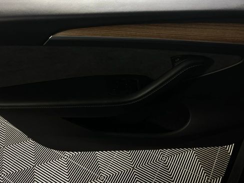 Used 2025 Tesla Model Y Long Range image 25