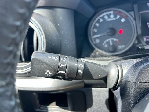 Used 2017 Toyota Tacoma TRD Off-Road w/ Premium & Technology Package RWD image 20
