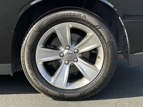 Used 2018 Dodge Challenger SXT image 8